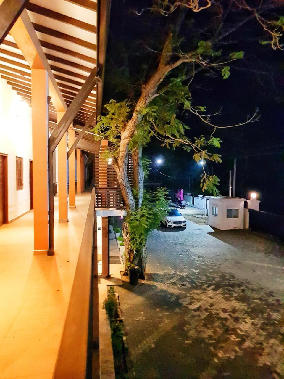 Livinya Holiday Resort Катарагама Екстериор снимка