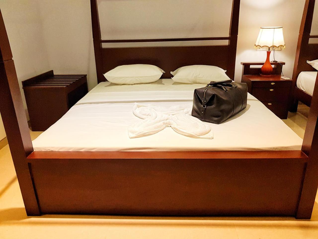 Livinya Holiday Resort Катарагама Екстериор снимка