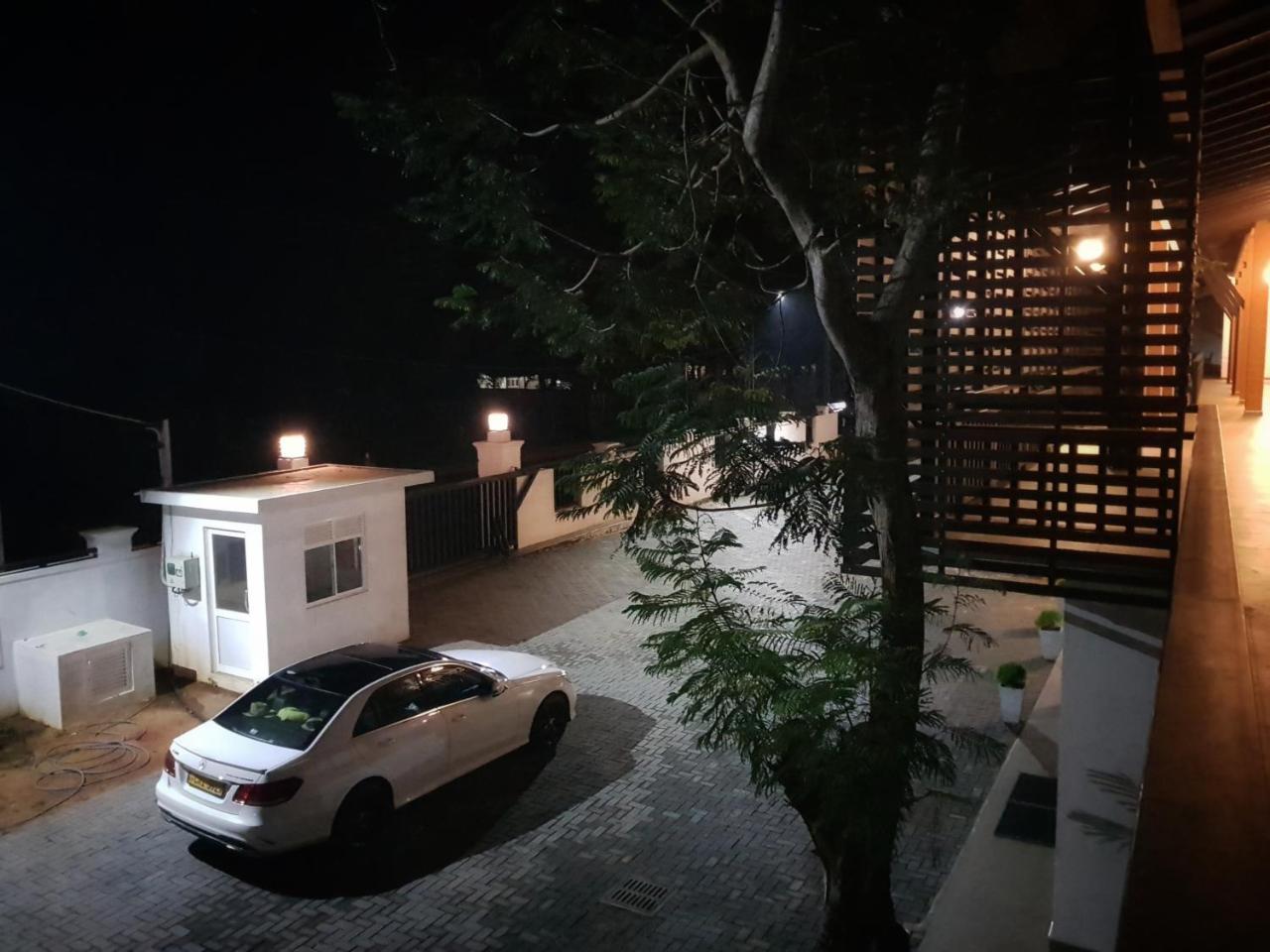 Livinya Holiday Resort Катарагама Екстериор снимка