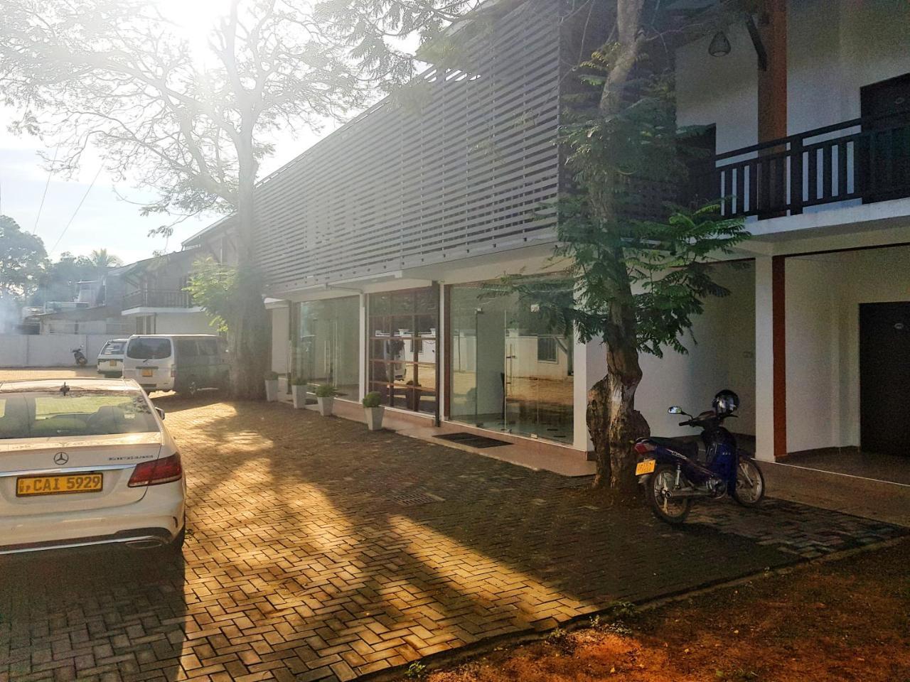 Livinya Holiday Resort Катарагама Екстериор снимка