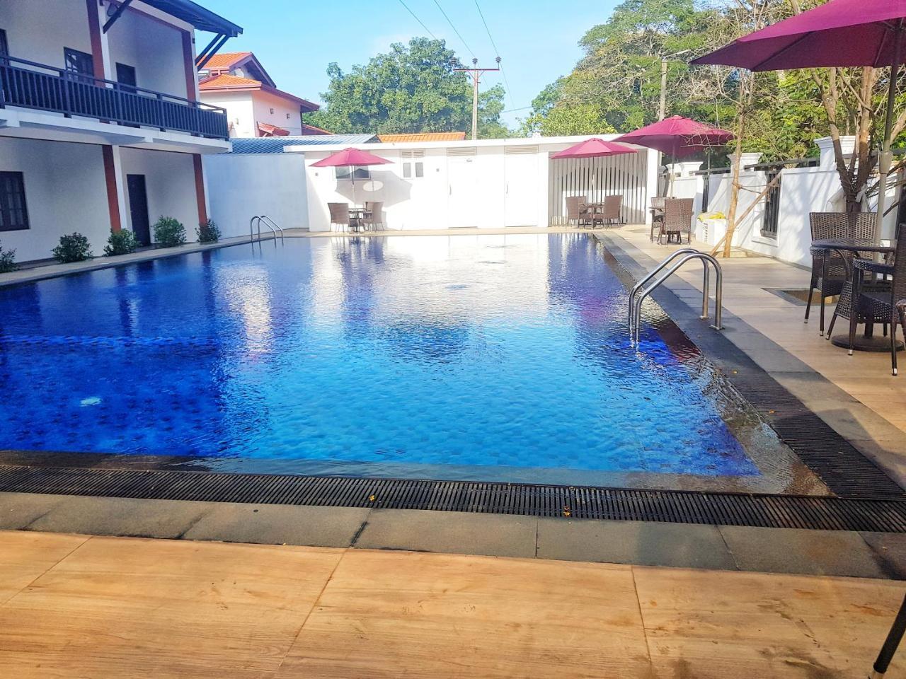 Livinya Holiday Resort Катарагама Екстериор снимка