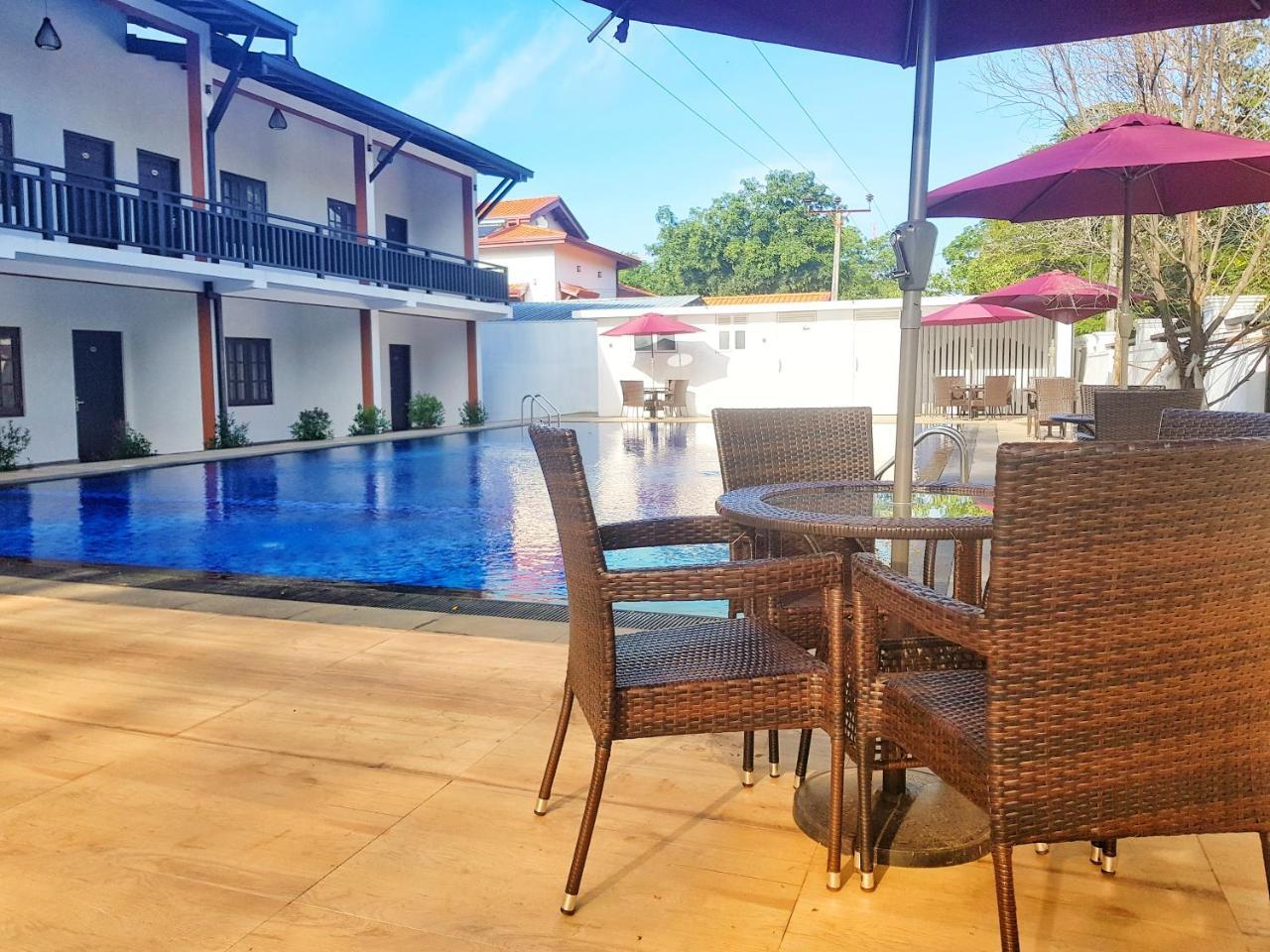 Livinya Holiday Resort Катарагама Екстериор снимка