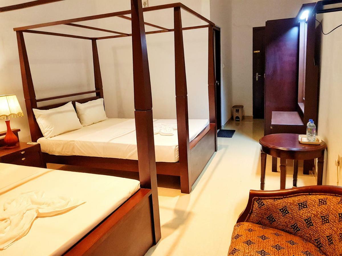 Livinya Holiday Resort Катарагама Екстериор снимка