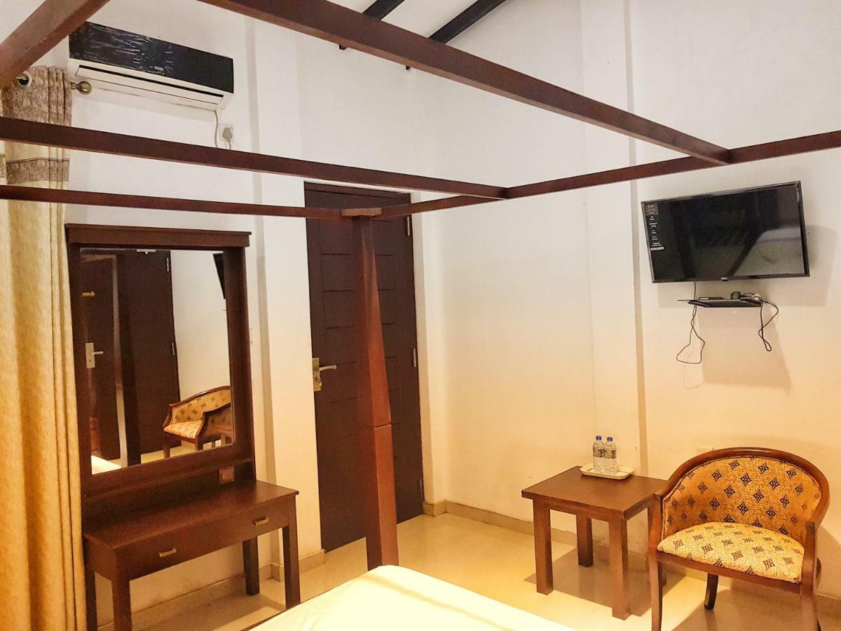 Livinya Holiday Resort Катарагама Екстериор снимка