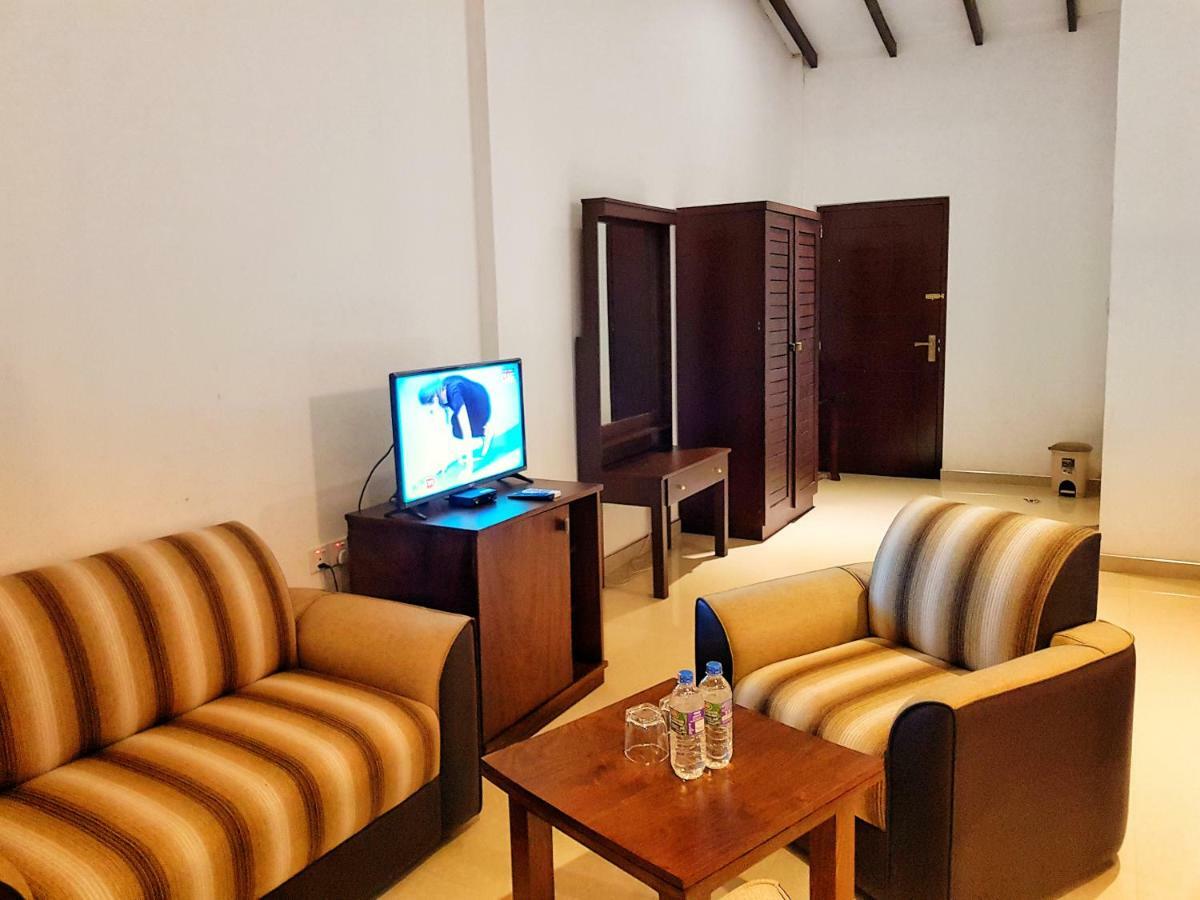 Livinya Holiday Resort Катарагама Екстериор снимка