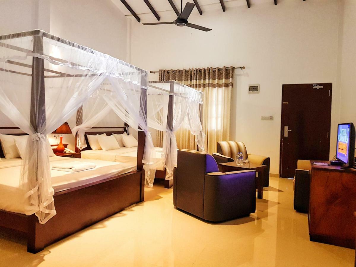Livinya Holiday Resort Катарагама Екстериор снимка
